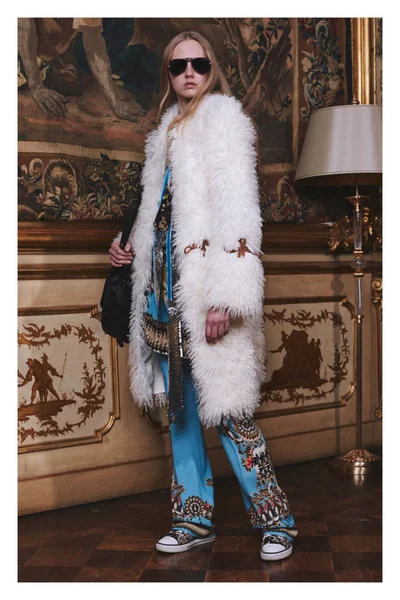 Look 16